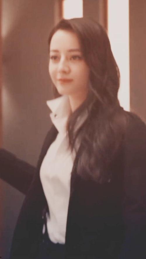 杨洋爆料热巴视频,揭秘明星幕后互动瞬间  第1张